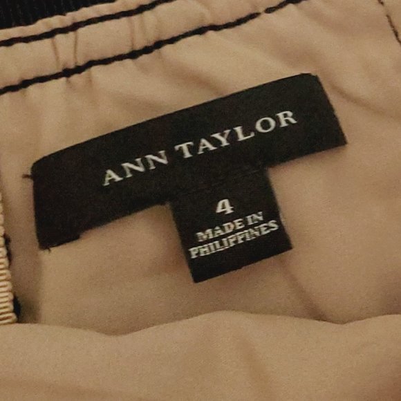 ANN TAYLOR Lace Scalloped Pencil Skirt - Picture 5 of 8